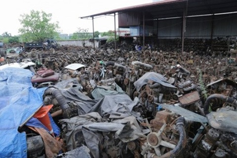 Bãi phụ tùng, linh kiện ô tô rộng mênh mông của gia đình ông Nguyễn Văn Phong nay đã có giá trị lên đến cả chục tỷ đồng.