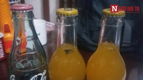 Choang voi vat the la lom ngom trong nuoc cam Coca Cola VN-Hinh-3