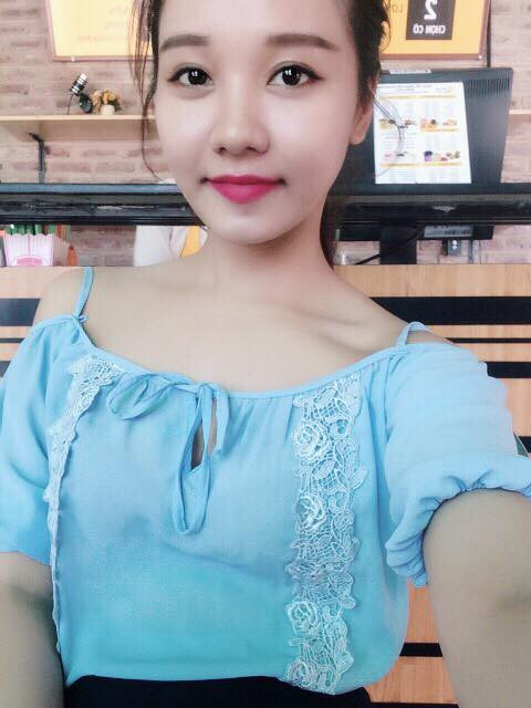 Chính việc tự chăm sóc bản thân, học hỏi các cách làm đẹp, trang điểm đã tạo nên những hiệu quả lớn trong quá trình thay đổi nhan sắc của Lê Nguyệt. Dù không động đến dao kéo, phẫu thuật thẩm mỹ nhưng với những cách làm hiệu quả mà đơn giản, qua vài năm, cô gái đen nhẻm, cằm hơi vuông ngày nào hiện đã trở thành một cô gái Thái Nguyên xinh đẹp, sexy.