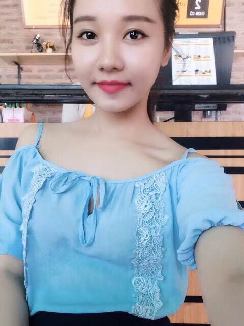 Chính việc tự chăm sóc bản thân, học hỏi các cách làm đẹp, trang điểm đã tạo nên những hiệu quả lớn trong quá trình thay đổi nhan sắc của Lê Nguyệt. Dù không động đến dao kéo, phẫu thuật thẩm mỹ nhưng với những cách làm hiệu quả mà đơn giản, qua vài năm, cô gái đen nhẻm, cằm hơi vuông ngày nào hiện đã trở thành một cô gái Thái Nguyên xinh đẹp, sexy.