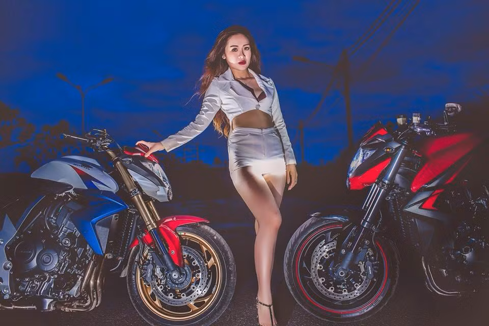 Được biết, Quỳnh Như được làm quen và bắt đầu đam mê với xe phân khối lớn từ năm 19 tuổi. Anh trai là người hướng dẫn, giúp Quỳnh Như tập lại xe phân khối lớn sau khi đã biết đi xe máy thông thường.