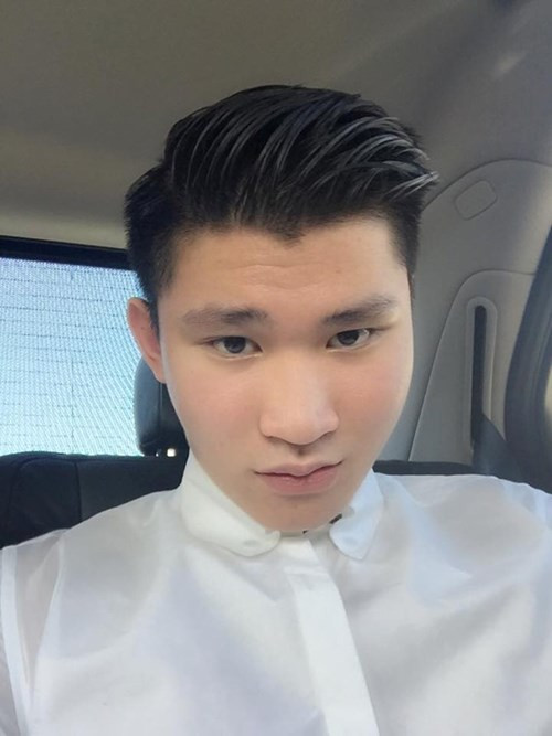 Trần Sơn tiết lộ, đây là món quà đặc biệt do cha mẹ tặng cho anh, để thuận tiện trong việc đi lại, học hành những lúc sống tại nhà. Thiếu gia 18 tuổi đã soán ngôi cô gái sinh năm 1995, sống ở Sài Gòn trở thành người trẻ tuổi nhất sở hữu chiếc BMW i8 tại Việt Nam.