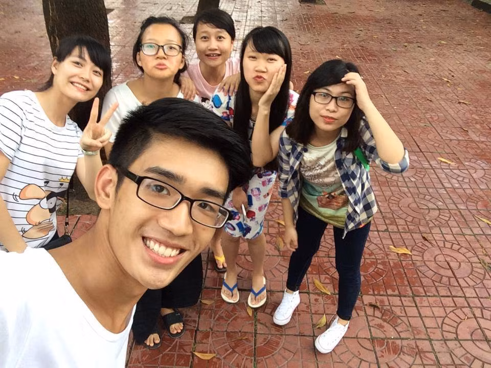 Minh Tuấn cho biết cậu và Phương Thảo vốn cùng sinh hoạt chung một câu lạc bộ trong trường mang tên FBA và Tuấn đã có tình cảm với Thảo từ lâu nhưng không dám nói.