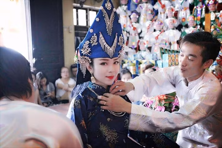 Co dong Ha Noi xinh dep, goi cam nhu hot girl