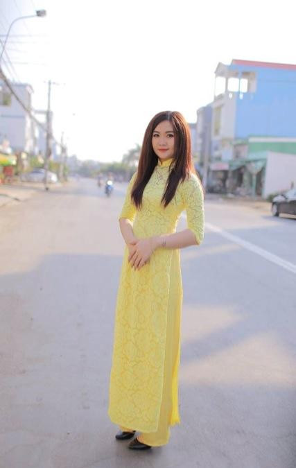 Ngoài đam mê, thích tìm hiểu về xe, Quỳnh Như còn rất thích chụp ảnh cùng những chiếc xe phân khối lớn. Cô thường chọn những trang phục bó sát, khoe dáng cơ thể và trang điểm sexy, chụp ảnh nhằm tạo nên sự đối lập thú vị với vẻ gai góc, “ngầu” của chiếc xe phân khối lớn.