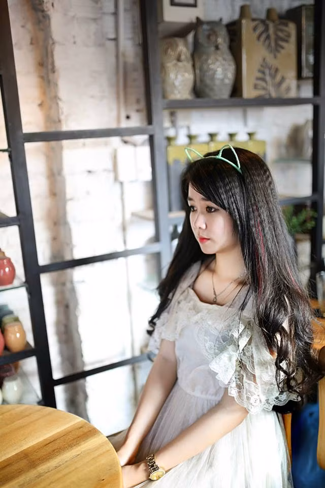 Cô nàng có cái tên Lanh rất lạ cho biết từng có thời gian khá buồn, thiếu tự tin vì tên thật của mình. Nhưng lâu dần mọi chuyện trở nên quen thuộc, Thuỳ Lanh vẫn tự tin trong cuộc sống, học tập và làm việc hiệu quả.