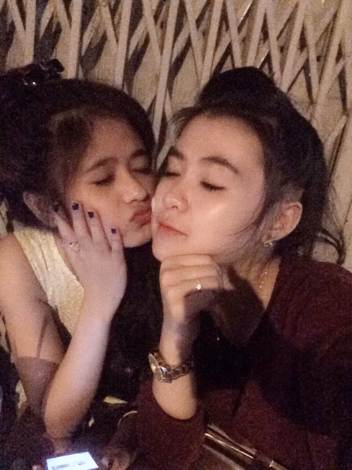 Tuy nhiên do tuổi đời còn khá trẻ, cần nhiều trải nghiệm hơn nên sau 4 năm gắn bó Thuỳ Lanh chia tay với bạn trai vào năm lớp 10. Sau đó một khoảng thời gian dài, cô bạn chỉ thích thân thiết với những cô nàng bạn thân, không muốn tiếp xúc và luôn giữ khoảng cách với các chàng trai.