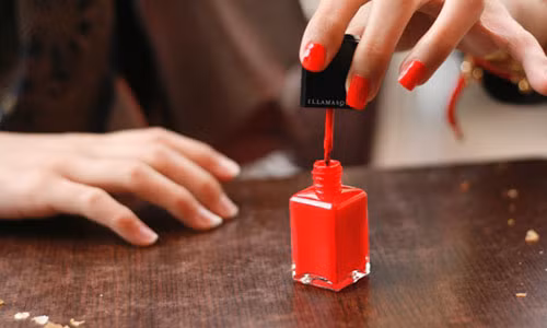 Dung ngay viec son mong kieu nay neu nhu khong muon bi vo sinh