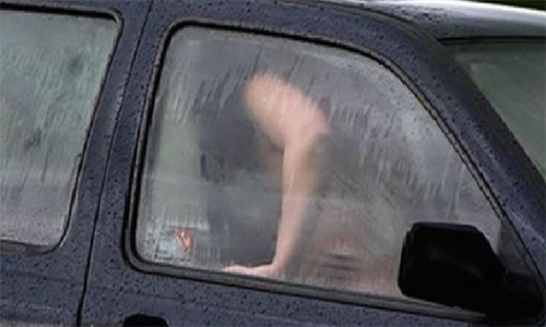 Cặp đôi được phát hiện tử vong khi đang “quan hệ” trên xe hơi. Ảnh minh họa: The Sun