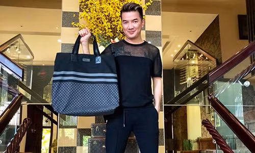 Đàm Vĩnh Hưng rao bán túi hàng hiệu như "bán rau muống".