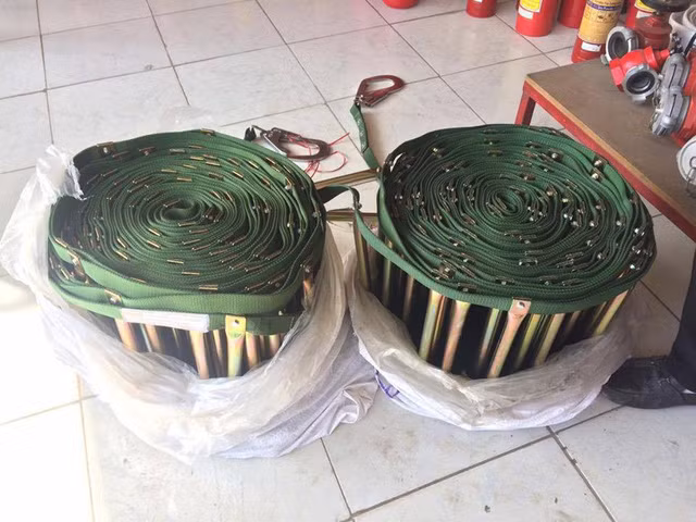 Dân ở chung cư đổ xô đi mua các thiết bị thoát hiểm sau hàng loạt các vụ cháy chung cư xảy ra trong thời gian gần đây.