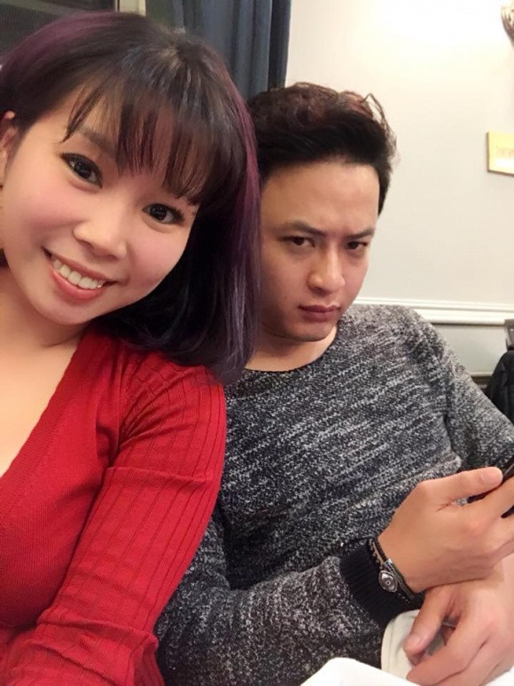 Là một nam diễn viên điển trai nên cuộc sống của Hồng Đăng được nhiều khán giả quan tâm. Thậm chí, nhiều người còn cho rằng Anh Đào - vợ của Hồng Đăng không xinh, không xứng đôi vừa lứa với nam diễn viên.