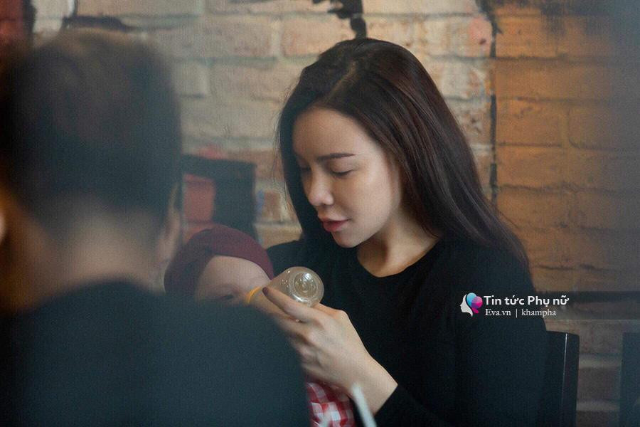 Tra Ngoc Hang da sinh con gai duoc 4 thang, hien lam me don than