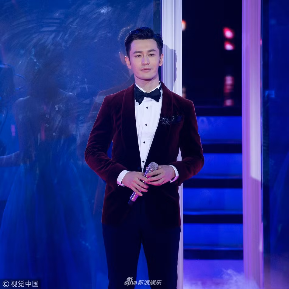 Huỳnh Hiểu Minh diện suit chất liệu nhung bảnh bao hớp hồn chị em.