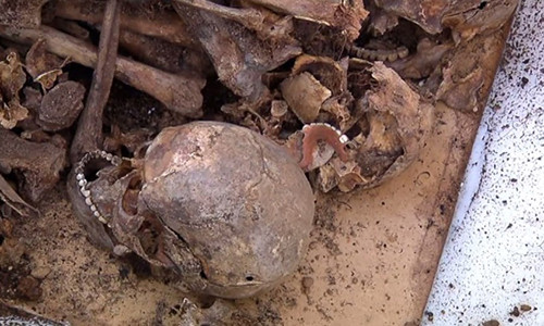 Mua dat, ve dao len thay canh kinh hoang