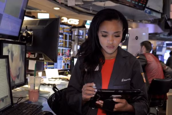 "Khi tôi nói với mọi người công việc của tôi là gì, họ luôn ngạc nhiên", cô trả lời CNBC