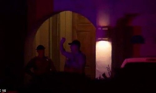 Bi bat don phong, be trai ban chet ba roi tu sat