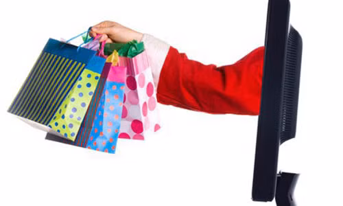 Sắm Tết online đang trở thành trào lưu trong giới văn phòng. Ảnh minh họa
