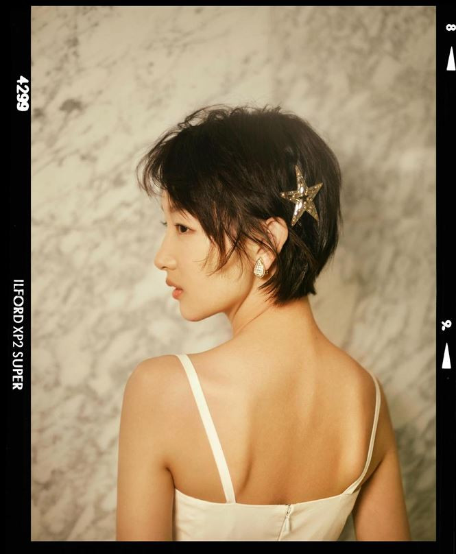 Gần 10 năm bước vào showbiz, nữ diễn viên Châu Đông Vũ ngày càng gợi cảm và khẳng định tài diễn xuất thiên bẩm.