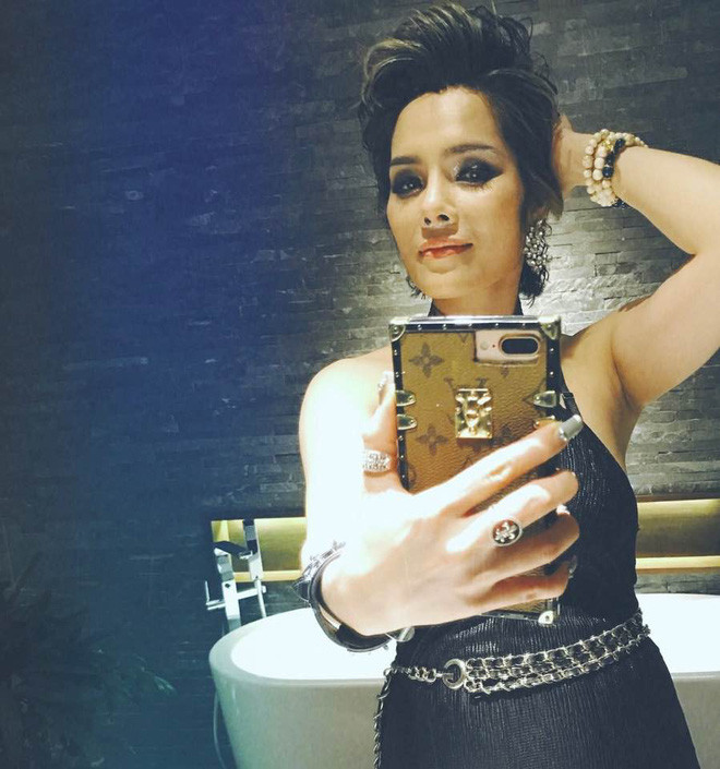 Không chỉ ấn tượng trên phim, ngoài đời, Kiều Thanh cũng có một phong cách vô cùng cá tính, phá cách và táo bạo.