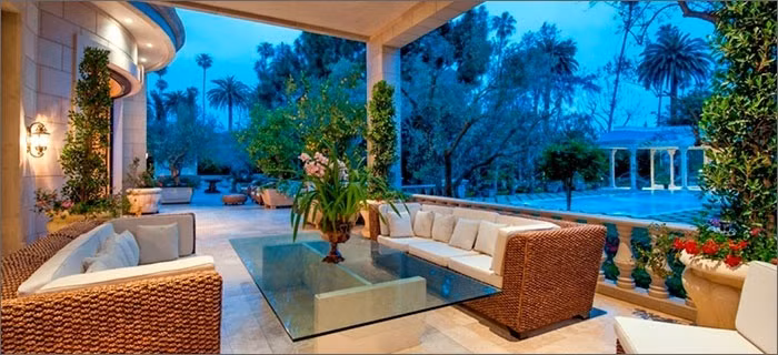 Lola Karimova-Tillayeva là con gái út của cố Tổng thống Uzbekistan sinh ra ở Tashkent năm 1978. Cô có bằng cử nhân và thạc sĩ về Luật pháp quốc tế của Đại học Kinh tế Thế giới và Ngoại giao ở Tashkent. Sau đó cô đã nhận được bằng cử nhân khoa học tâm lý của Đại học Tashkent State. Cô đã kết hôn với Timur Tillayev và có hai con gái và một con trai. Cô và chị gái, Gulnara Karimova, nằm trong số 300 người giàu nhất Thụy Sĩ. Các chị em cô đều có tài sản bất động sản ở nước Mỹ. Trong năm 2009, Gulnara đã mua một ngôi nhà với giá 18 triệu USD và Lola mua cho mình một ngôi nhà gần Geneva với giá khoảng 41 triệu USD.