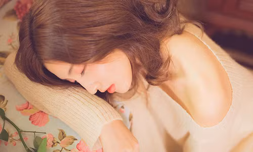 Cô gái rơi vào bế tắc vì bỏ học lấy chồng (ảnh minh họa)