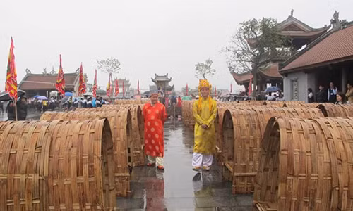 Cau be bi tuoc hoc vi tien si sau nghi an khai man tuoi di thi