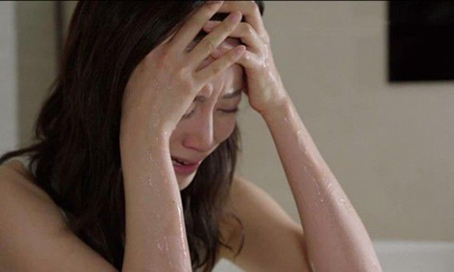 Anh ấy mắng em một thôi một hồi rồi bỏ đi, mặc cho em hụt hẫng và đau đớn. (Ảnh minh họa)