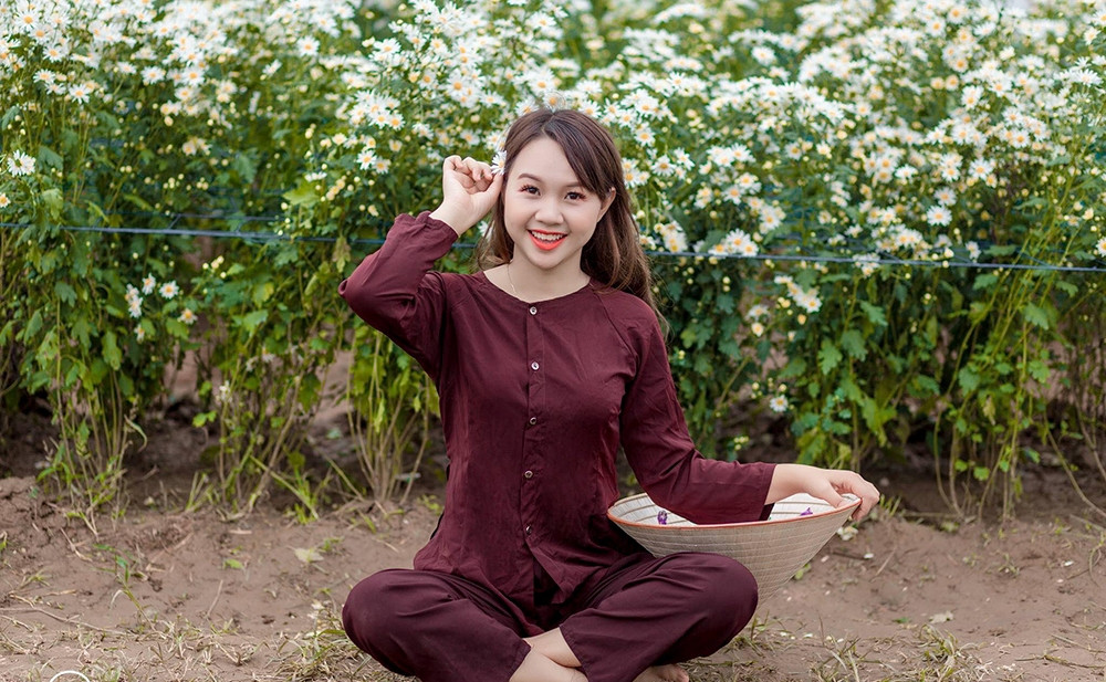 "Hiện tại, ngoài thời gian học ra em vẫn thử sức bản thân ở nhiều lĩnh vực như làm mẫu ảnh", Hải Yến cho biết.