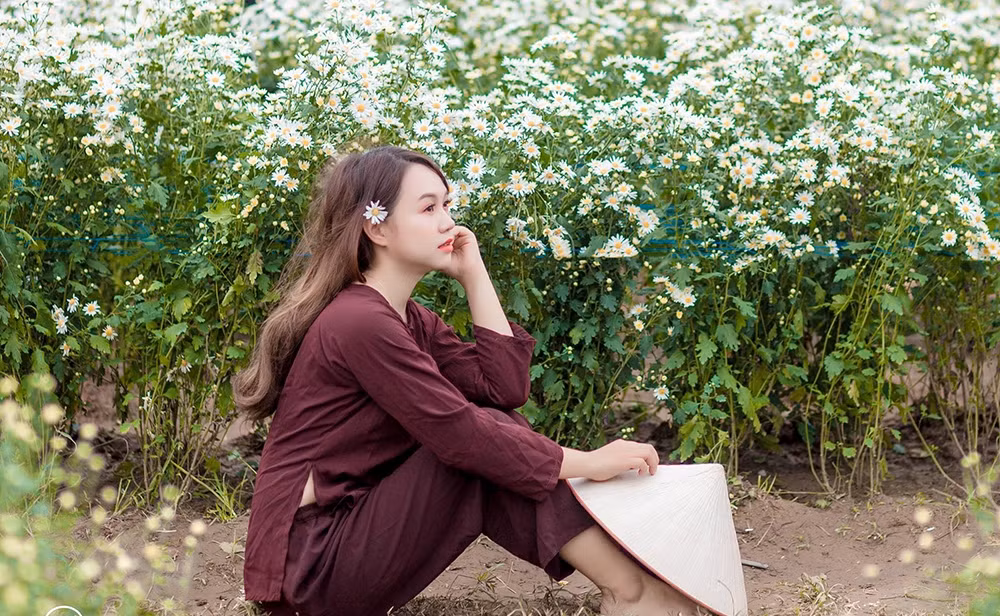 Nữ sinh quê Tuyên Quang chọn bộ quần áo giản dị, nhẹ nhàng để chụp ảnh.