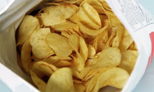 Khi ni tơ bên trong gói bim bim cũng giúp kéo dài tối đa “hạn sử dụng” của một gói bim bim.