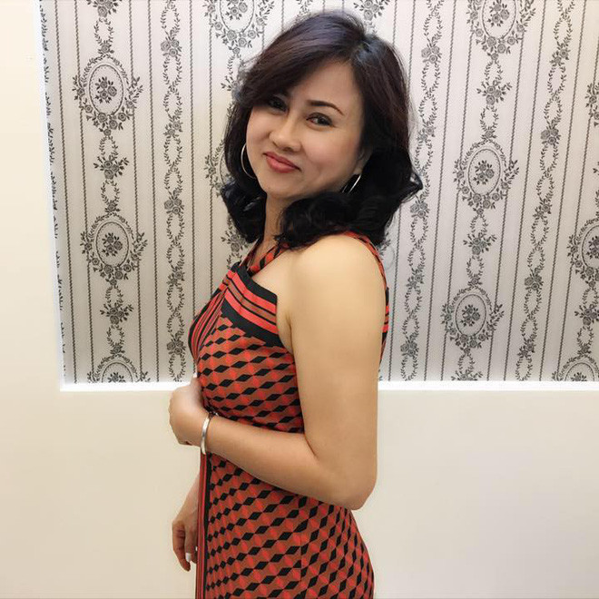 Ngoài thời gian dành cho công việc kinh doanh, bà Tuyết Hồng cũng thường xuyên hộ tống con gái đến các sự kiện.