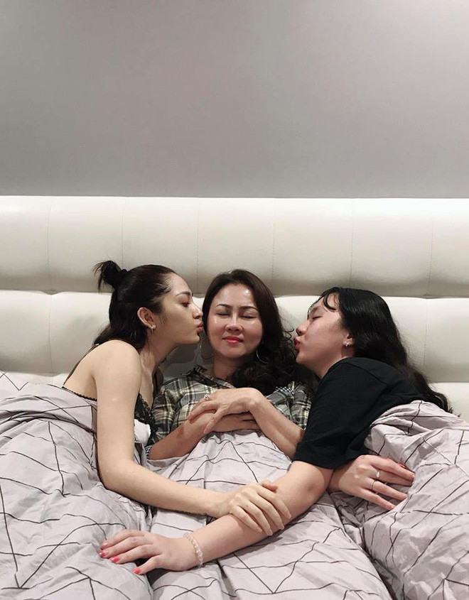 Chứng kiến những trận đòn ứa máu của bố, ca sĩ Bảo Anh là người đã khuyên mẹ nên giải thoát cho mình.