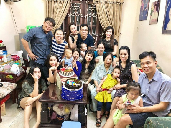 Quang Ánh đón tuổi mới bên gia đình.