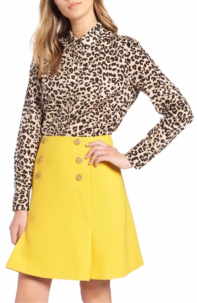 Áo sơ mi voan Đây là item không thể thiếu trong tủ đồ thời trang của nàng công sở. Áo sơ mi voan vừa mang lại cảm giác mát mẻ, thoải mái vừa đem đến cho cho bạn gái diện mạo nhẹ nhàng, nữ tính.