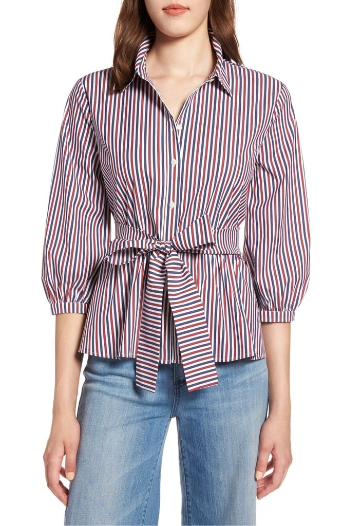 Áo sơ mi thắt nơ trước bụng Áo sơ mi thắt nơ trước bụng không chỉ mang lại vẻ ngoài điệu đà nữ tính cho nàng công sở mà còn có tác dụng che bụng mỡ rất hiệu quả, giúp vòng eo phẳng lỳ trong nháy mắt.