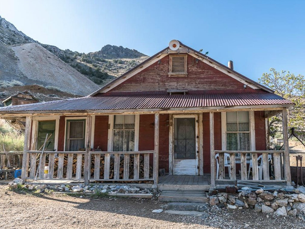 Cerro Gordo trong quá khứ không chỉ nổi tiếng với bạc mà còn được biết đến là nơi đầy bạo lực với trung bình một vụ giết người mỗi tuần.