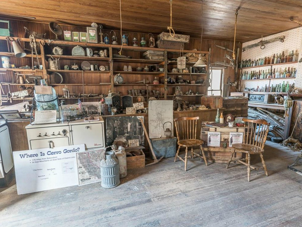 Giá bán thị trấn bao gồm cả các hiện vật tại đây.