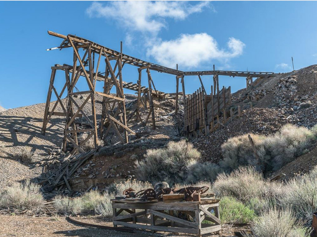 Thị trấn này đóng vai trò nhất định đối với sự phát triển kinh tế của thành phố Los Angeles.