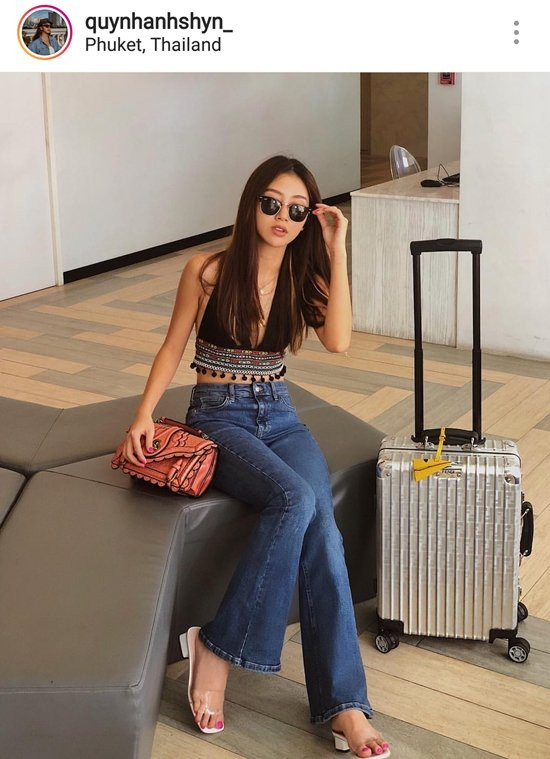 Không kém cạnh Kỳ Duyên, Quỳnh Anh Shyn cũng kịp khoe túi mới có giá là 5500 USD, xấp xỉ 128 triệu đồng.