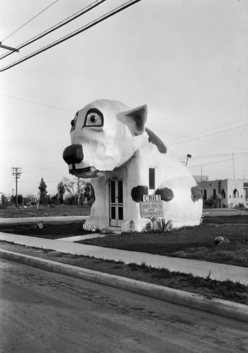 Kiểu kiến trúc này thường gắn với các cửa hàng bán đồ ăn nhanh dọc đường.