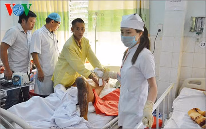 Cưa bom ở Gia Lai khiến 3 người thương vong: Vụ nổ xảy ra vào trưa ngày 14/10/2014 tại xã Ia Bồ huyện Đức Cơ, tỉnh Gia Lai. Khi 3 người đi tìm phế liệu thì phát hiện quả bom nên đã cùng nhau cưa để lấy thuốc nổ. Quả bom phát nổ khiến 2 nạn nhân tử vong tại chỗ, một người bị thương nặng.