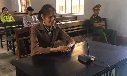 Bị cáo Phạm Thị Thu tại tòa.