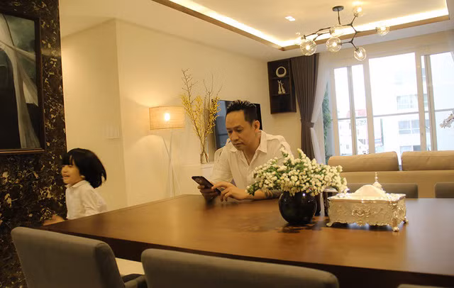 Khi được hỏi về giá trị căn hộ, anh từ chối tiết lộ.