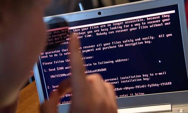 Máy tính bị nhiễm mã độc hiển thị thông điệp tống tiền. Ảnh: Getty Images.