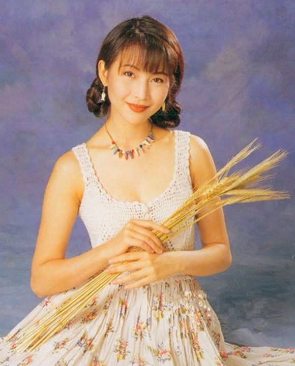 Á hậu Hong Kong Thái Thiếu Phân từng "bán mạng" làm việc để trả nợ cờ bạc cho mẹ.