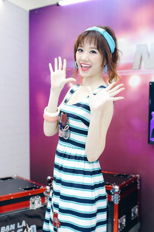 Thậm chí khi nhà nhà chạy theo phong cách trang điểm ấn tượng cá tính thì Hari vẫn trung thành với hình ảnh kẹo ngọt dễ thương.