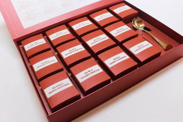 Phiên bản hộp dùng thử giới hạn với 10 hộp ướp hương hoa và 3 hộp mới sơ chế.