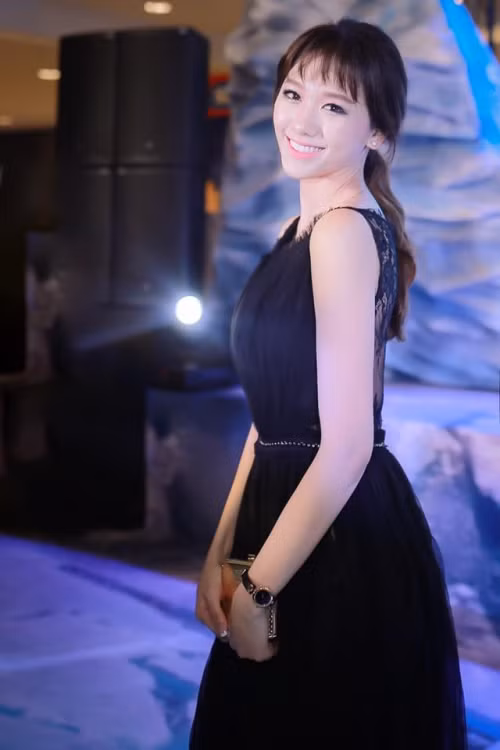 Màu son phớt hồng là màu son rất được lòng Hari.