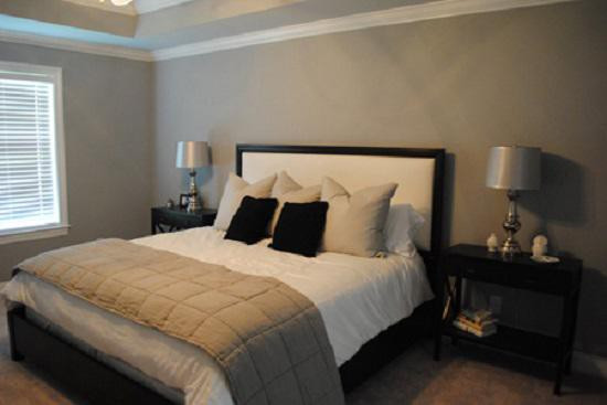 Liệu hai bên đầu giường nhà bạn có cần cùng một loại tủ để đồ hay 2 chiếc đèn ngủ?